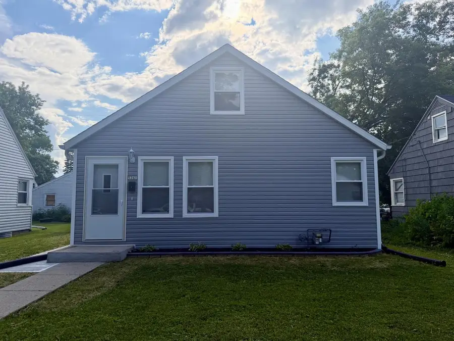 5261 N 46th STREET, Milwaukee, WI 53218 - #3