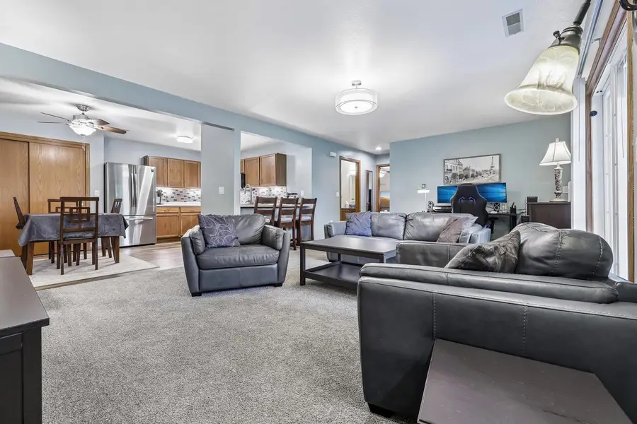 W240N2550 E Parkway Meadow CIRCLE #2, Pewaukee, WI 53072 - #2