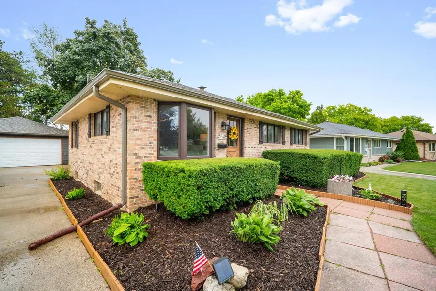 N89W15288 Jefferson AVENUE, Menomonee Falls, WI 53051 - #2