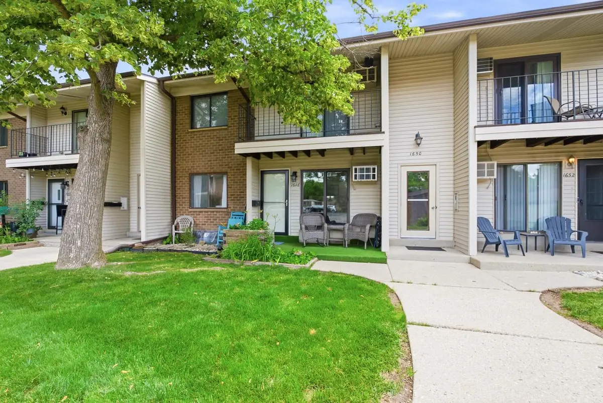 1646 S Carriage LANE #2, New Berlin, WI 53151 - #1