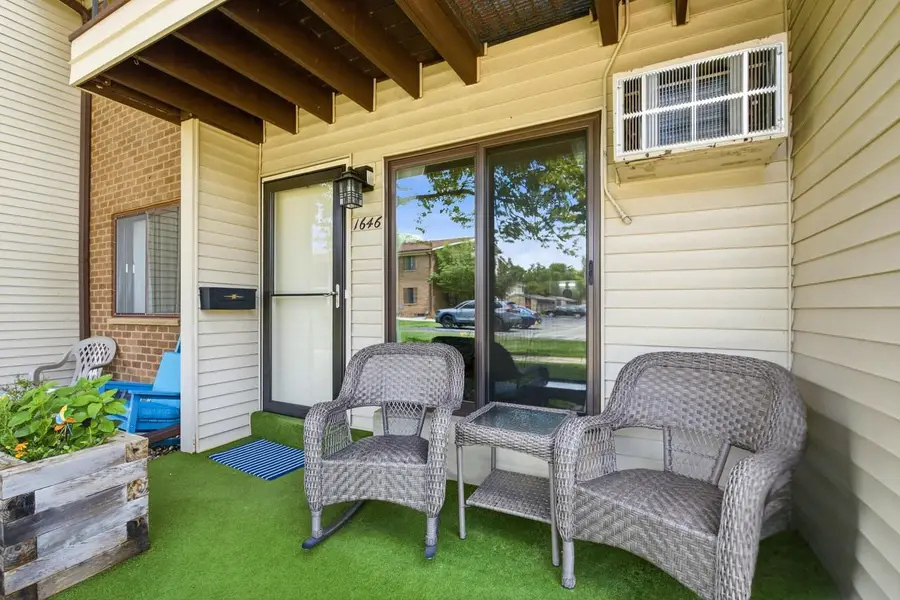 1646 S Carriage LANE #2, New Berlin, WI 53151 - #2