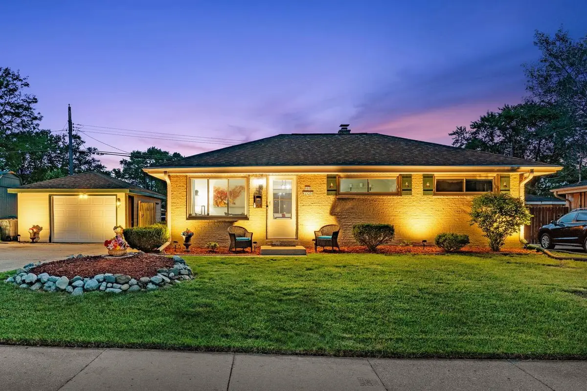 N89W15350 Cleveland AVENUE, Menomonee Falls, WI 53051 - #1