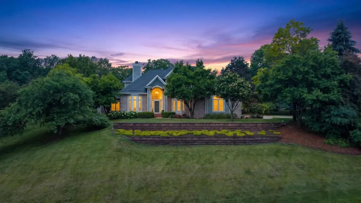 1411 Windy Knoll DRIVE, Hubertus, WI 53033 - #1