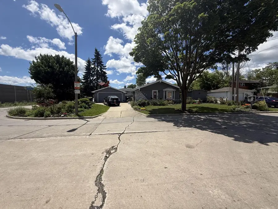 4765 N 117TH STREET, Wauwatosa, WI 53225 - #3