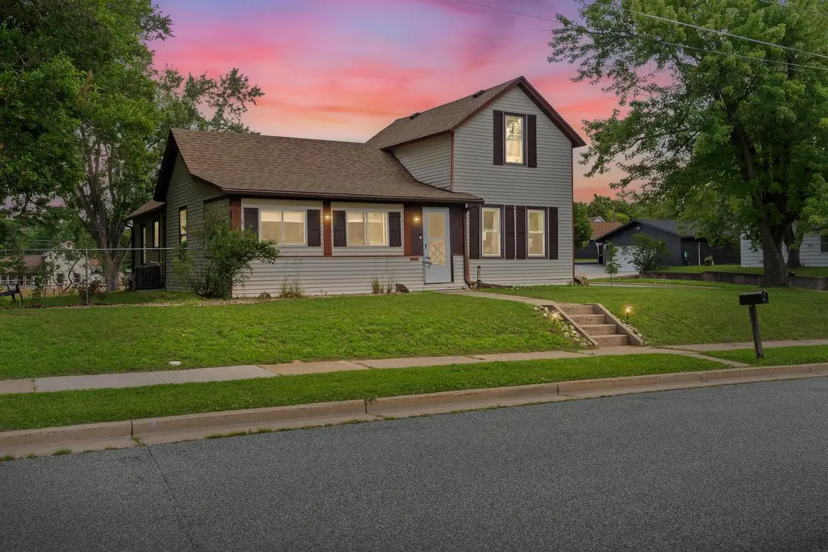 611 Monroe STREET, Onalaska, WI 54650 - #1