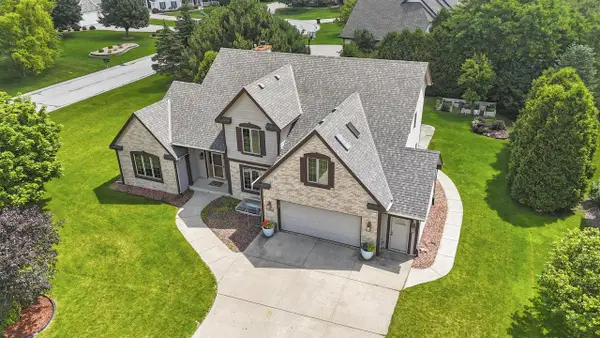 13600 W Eagle TRACE, New Berlin, WI 53151