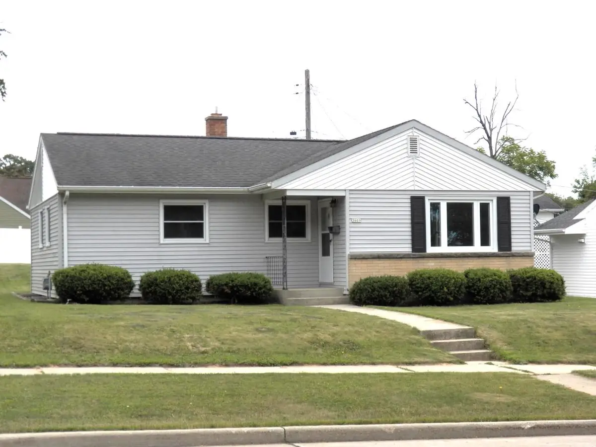 3609 Meadow LANE, Manitowoc, WI 54220 - #1