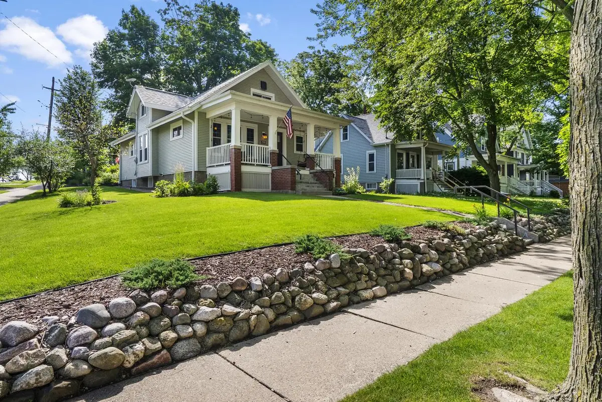 811 Harvey AVENUE, Watertown, WI 53094 - #1