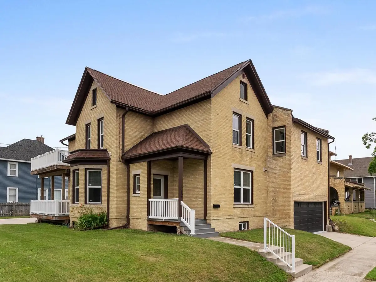 818 N 6th STREET, Manitowoc, WI 54220 - #1