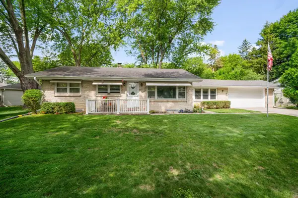 3303 N Knoll BOULEVARD, Wauwatosa, WI 53222