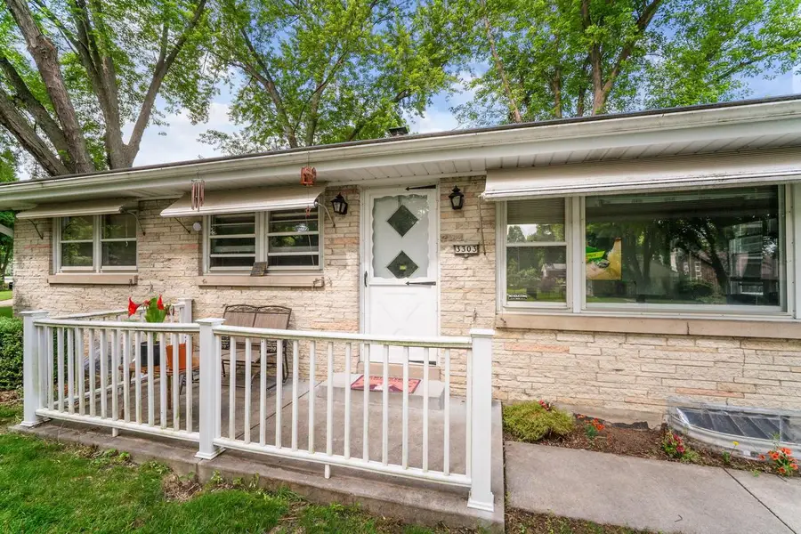 3303 N Knoll BOULEVARD, Wauwatosa, WI 53222 - #2