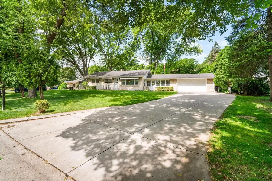 3303 N Knoll BOULEVARD, Wauwatosa, WI 53222 - #3