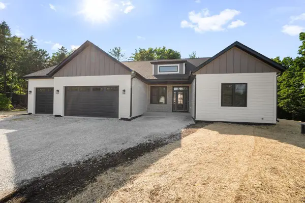 W332N4520 Grace COURT, Nashotah, WI 53058