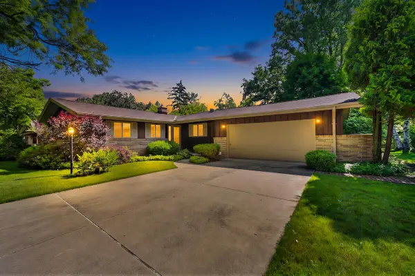 3217 Southwood DRIVE, Racine, WI 53406