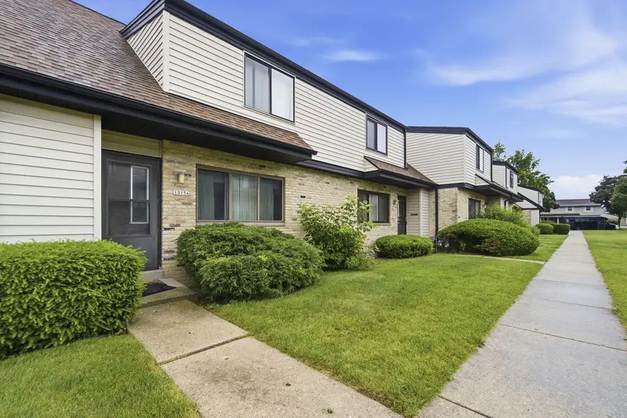 10156 W Kiehnau AVENUE, Milwaukee, WI 53224 - #2