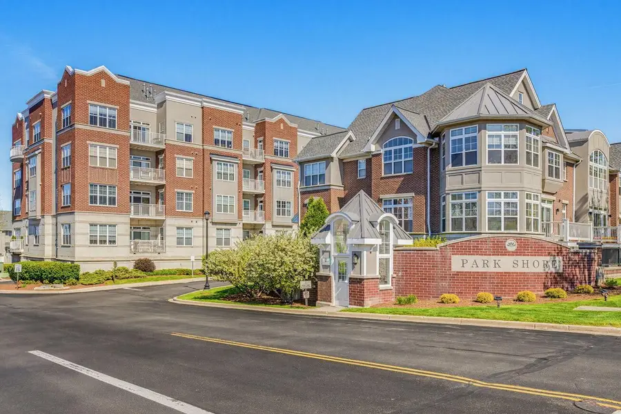 3872 S Lake DRIVE #209, Saint Francis, WI 53235 - #2