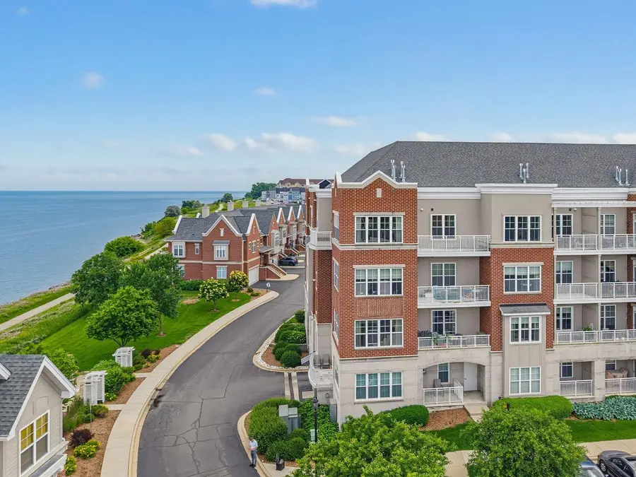 3872 S Lake DRIVE #209, Saint Francis, WI 53235 - #3