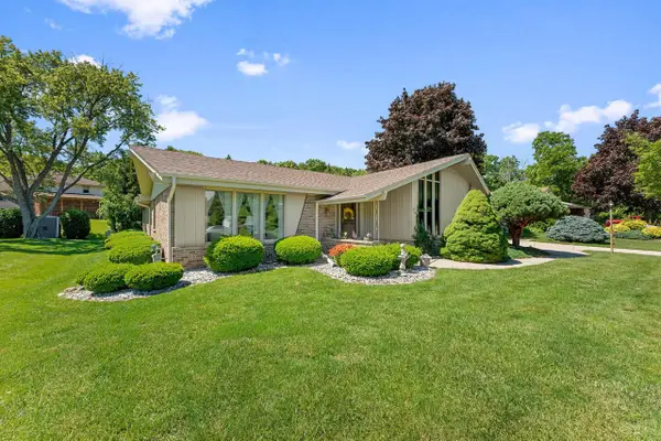 4821 W Clayton Crest AVENUE, Greenfield, WI 53220