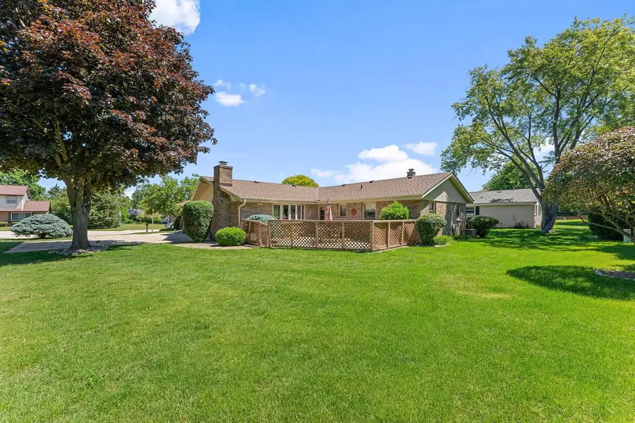 4821 W Clayton Crest AVENUE, Greenfield, WI 53220 - #2