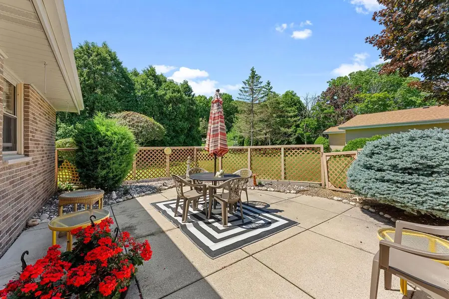 4821 W Clayton Crest AVENUE, Greenfield, WI 53220 - #3