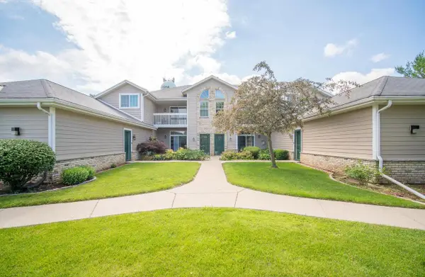 1046 River Place BOULEVARD #8, Waukesha, WI 53189