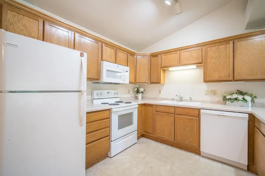 1046 River Place BOULEVARD #8, Waukesha, WI 53189 - #2