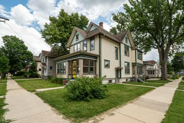 421 Central AVENUE #123&123.5, Waukesha, WI 53186