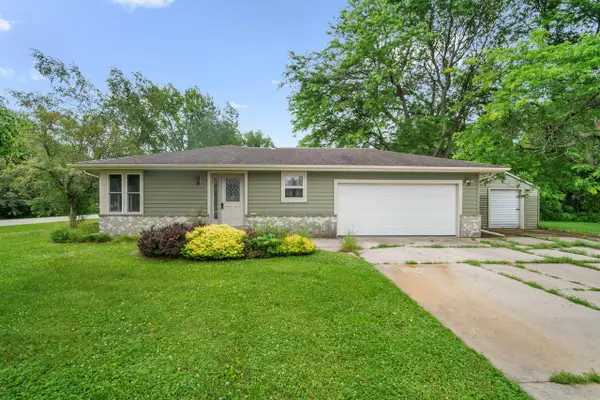 4883 Lois LANE, West Bend, WI 53095