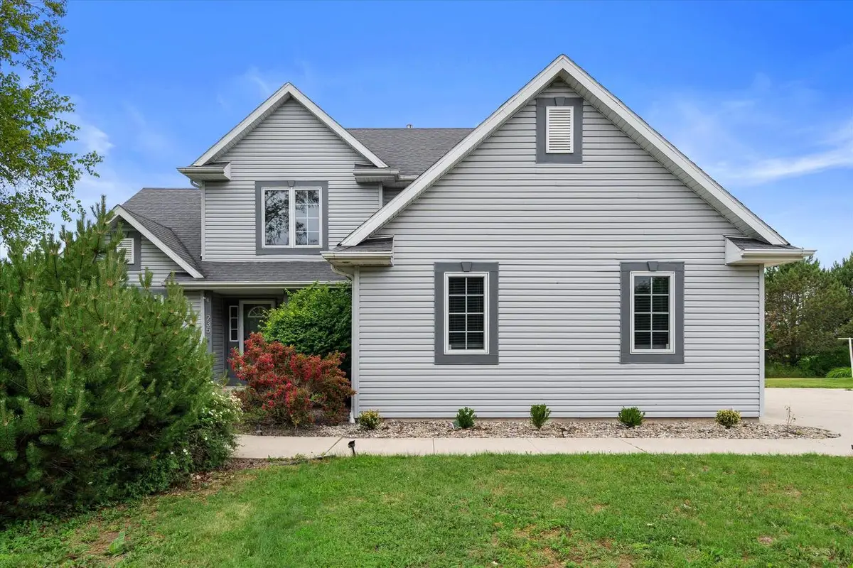 235 W Redding CIRCLE, Belgium, WI 53004 - #1