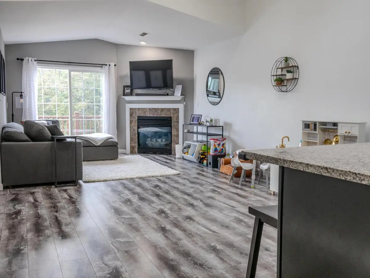 N17W26873 E Fieldhack DRIVE #G, Pewaukee, WI 53072 - #1