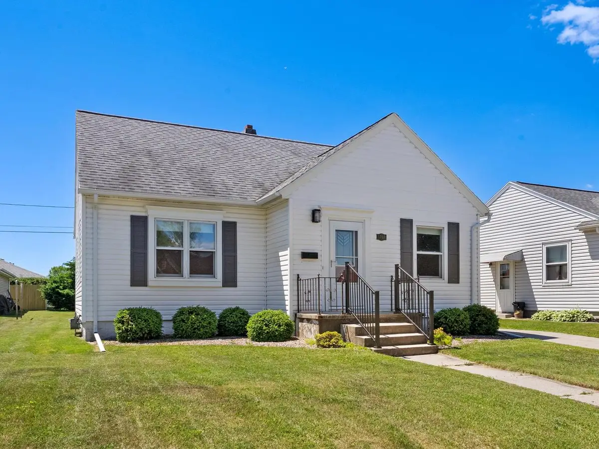 1709 Grand AVENUE, Manitowoc, WI 54220 - #1