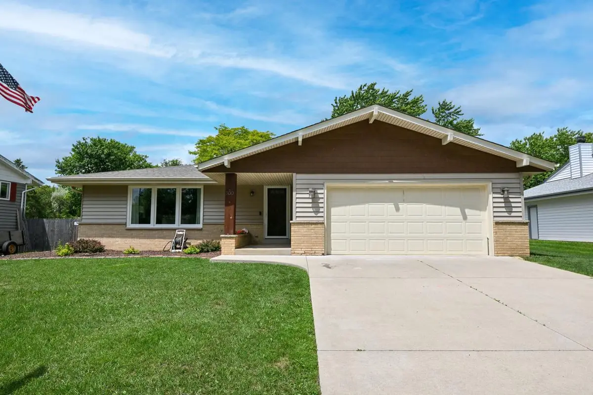 300 E Parkway Estates DRIVE, Oak Creek, WI 53154 - #1