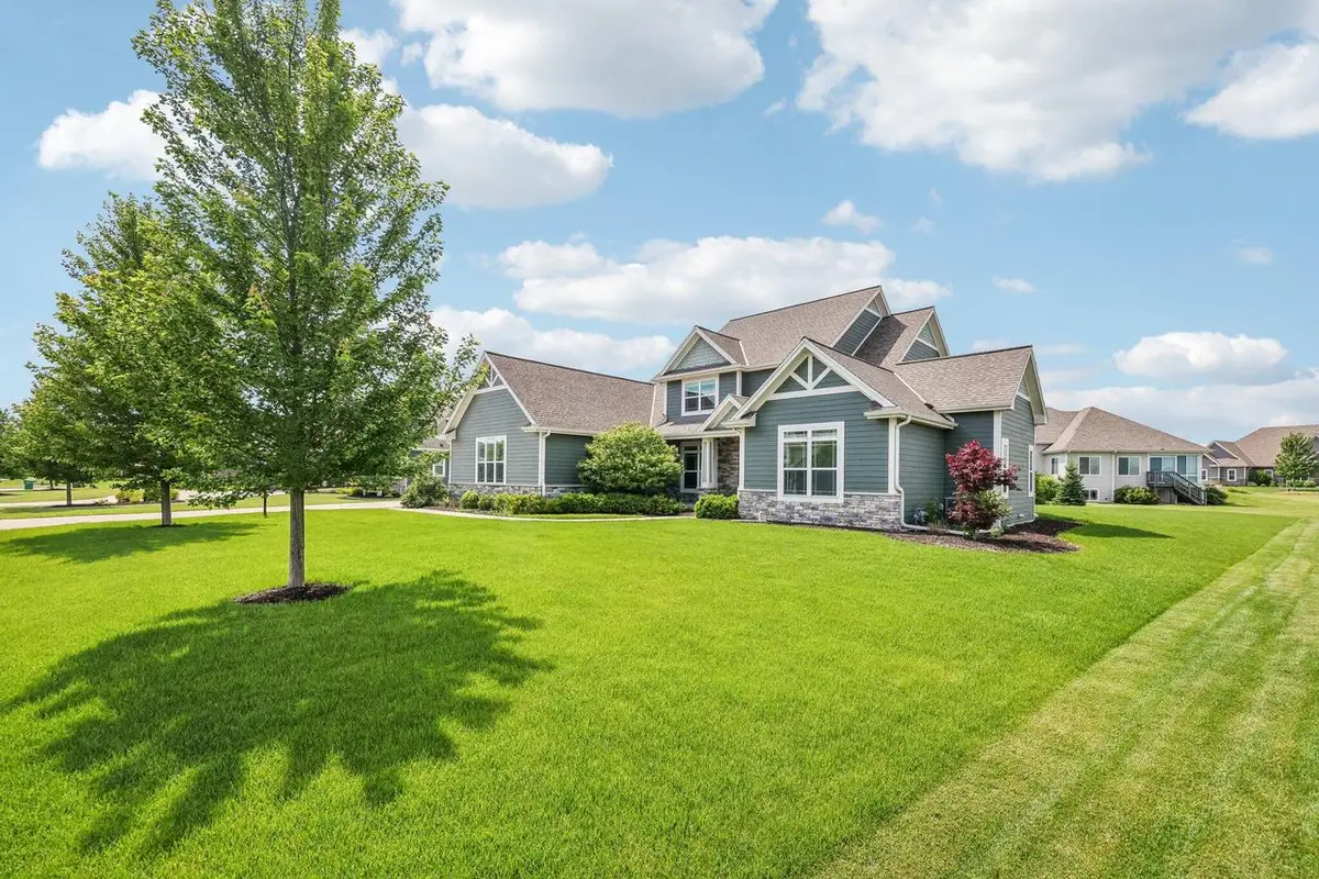 N66W15730 Fox Meadow DRIVE, Menomonee Falls, WI 53051 - #1