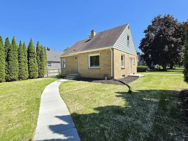 3215 W Oriole DRIVE, Milwaukee, WI 53209