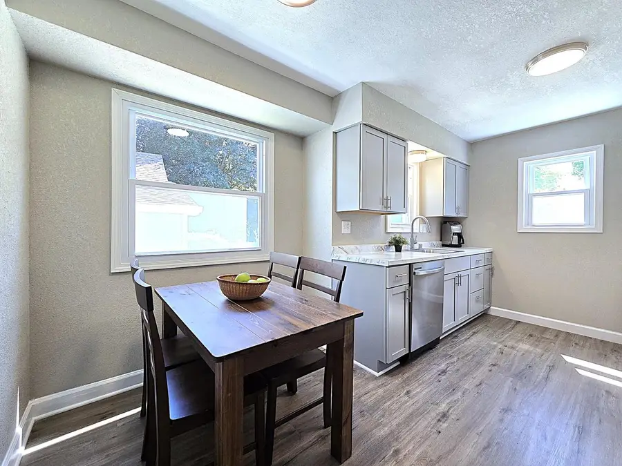 3215 W Oriole DRIVE, Milwaukee, WI 53209 - #2