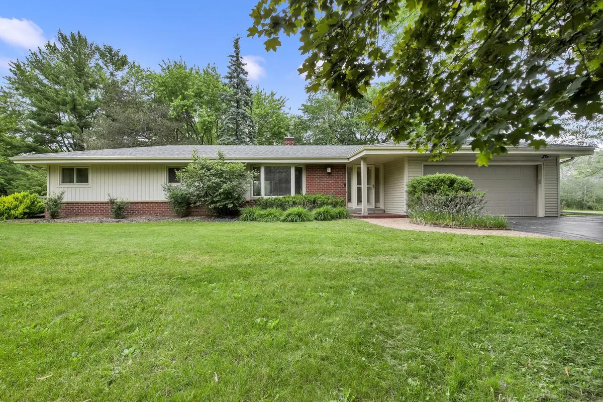 2614 W Chestnut ROAD, Mequon, WI 53092 - #1