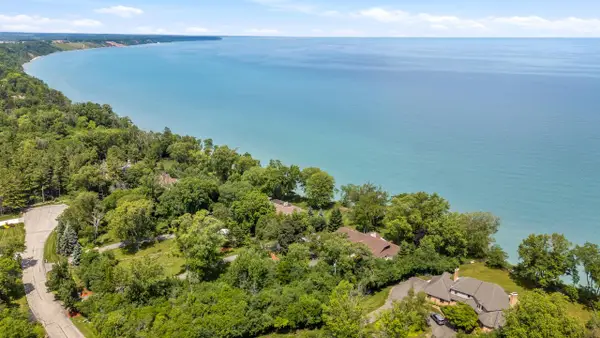 11272 N Lakeview PLACE, Mequon, WI 53092