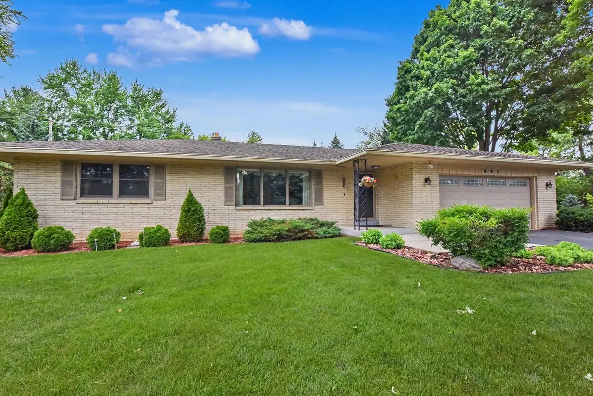 895 Copenhill DRIVE, Waukesha, WI 53186 - #1