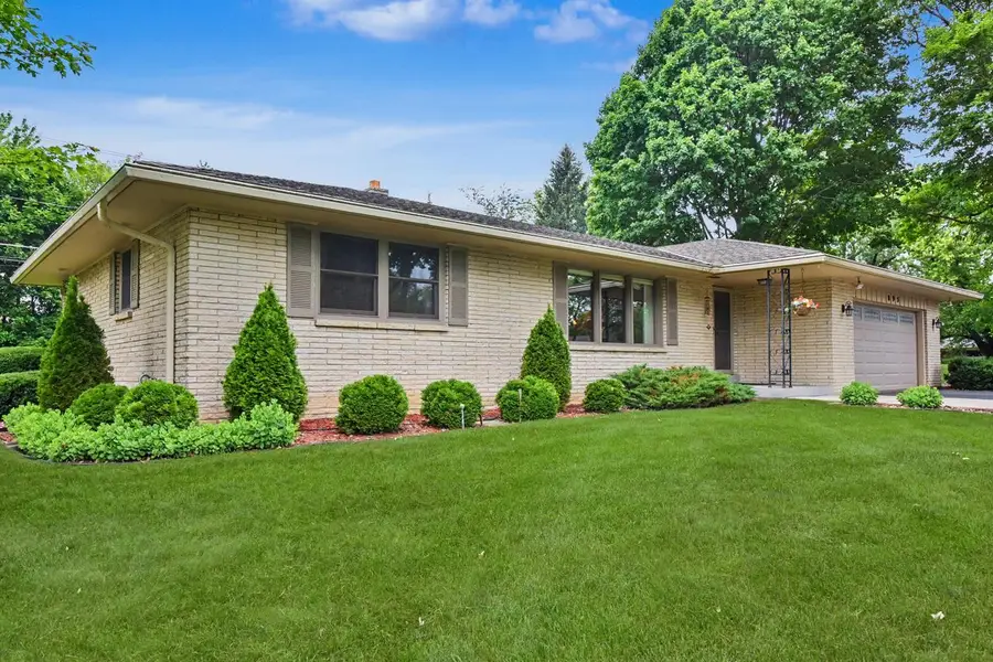 895 Copenhill DRIVE, Waukesha, WI 53186 - #3