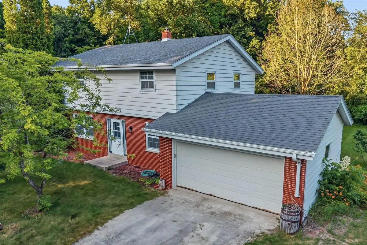 3552 Lusan DRIVE, Cedarburg, WI 53012 - #1