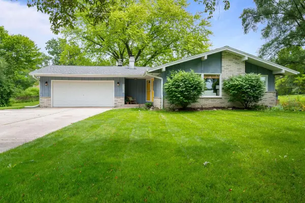 11762 N Ridgeway AVENUE, Mequon, WI 53097
