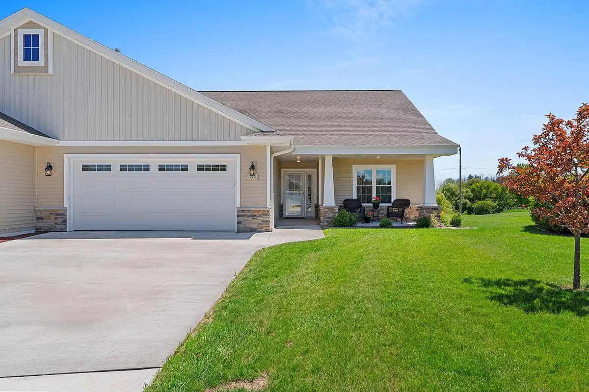 525 Mapleleaf COURT, Manitowoc, WI 54220 - #1