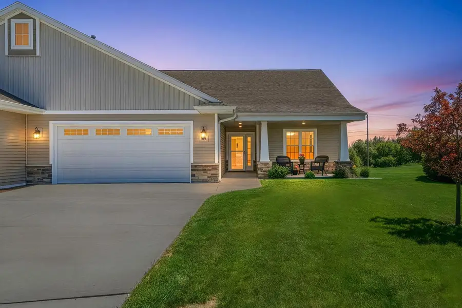525 Mapleleaf COURT, Manitowoc, WI 54220 - #2