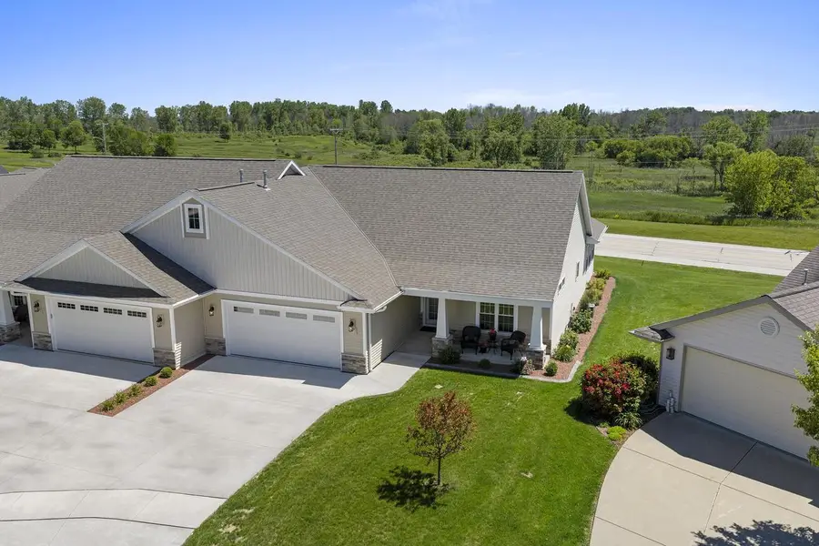 525 Mapleleaf COURT, Manitowoc, WI 54220 - #3