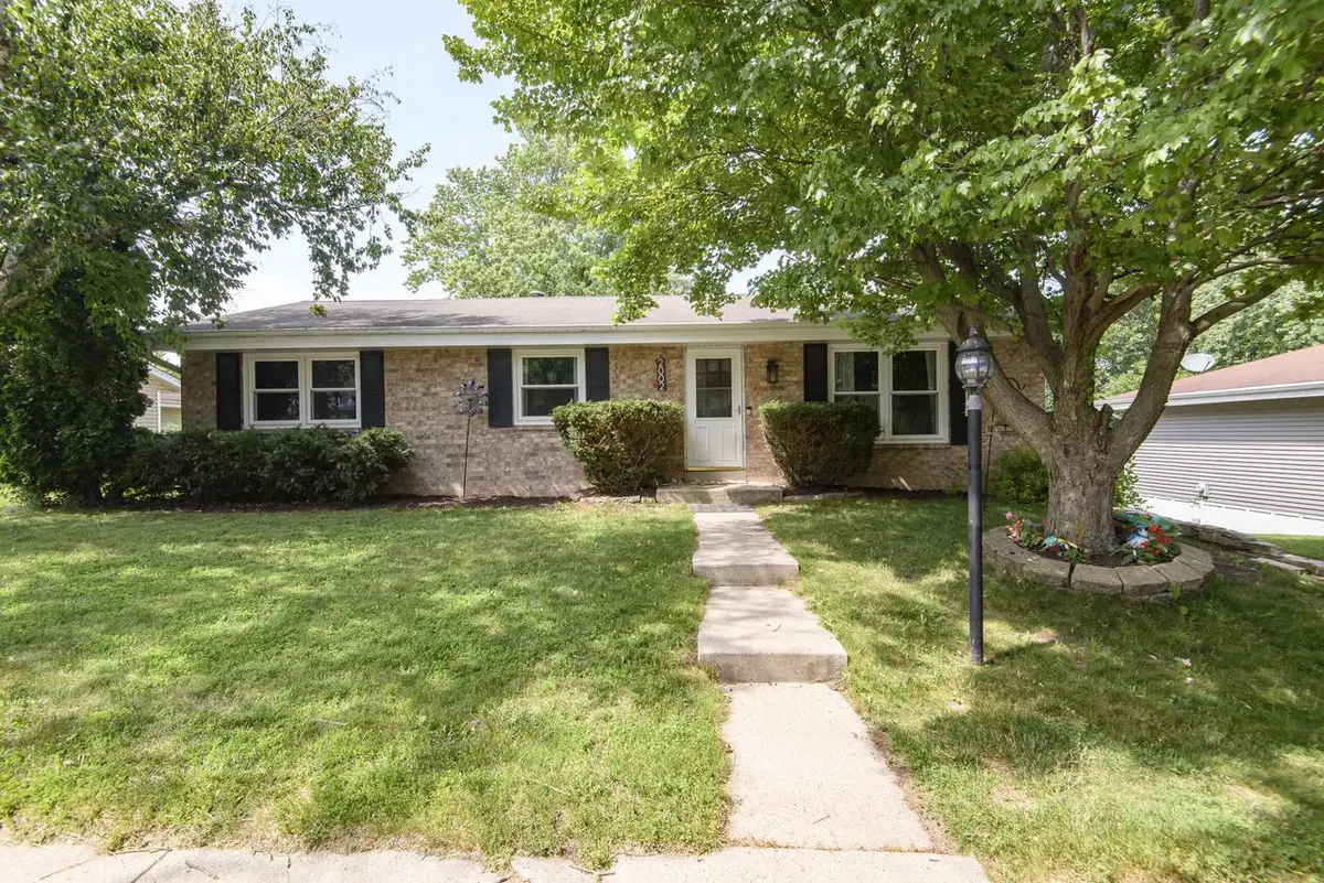 2002 Dixie DRIVE, Waukesha, WI 53189 - #1