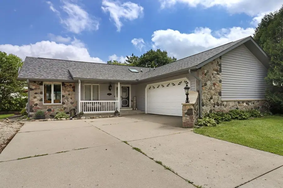 645 W Estate COURT, Elkhorn, WI 53121 - #2