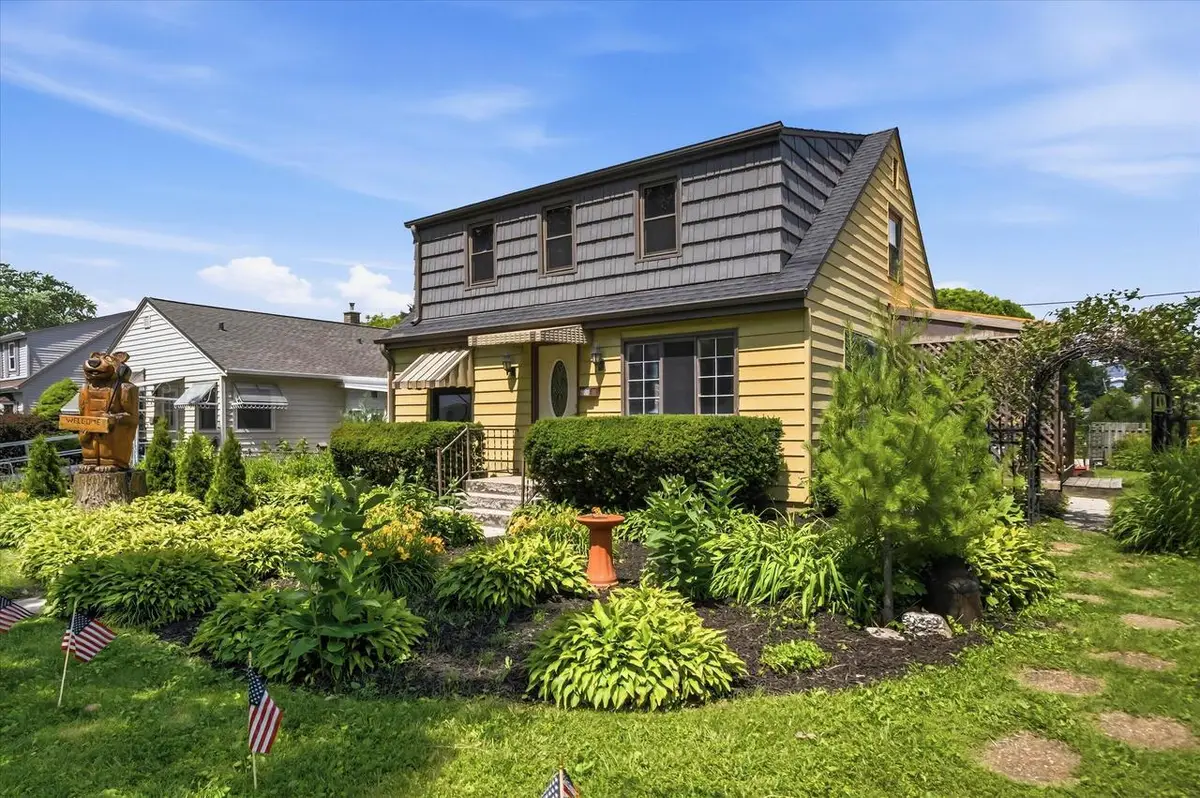 4100 S Hately AVENUE, Saint Francis, WI 53235 - #1
