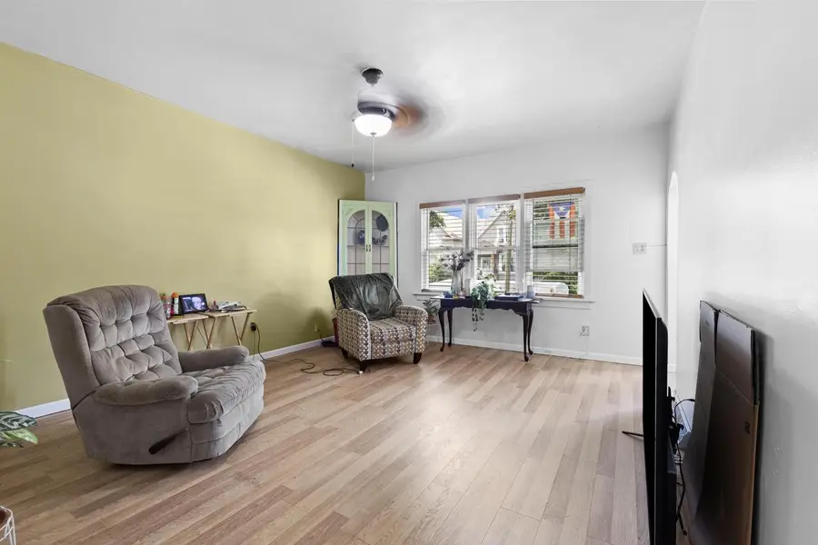 2005-2007 W Lapham STREET #2007, Milwaukee, WI 53204 - #3