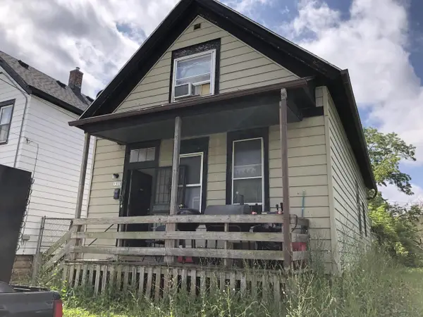 1311 W Albany PLACE, Milwaukee, WI 53206
