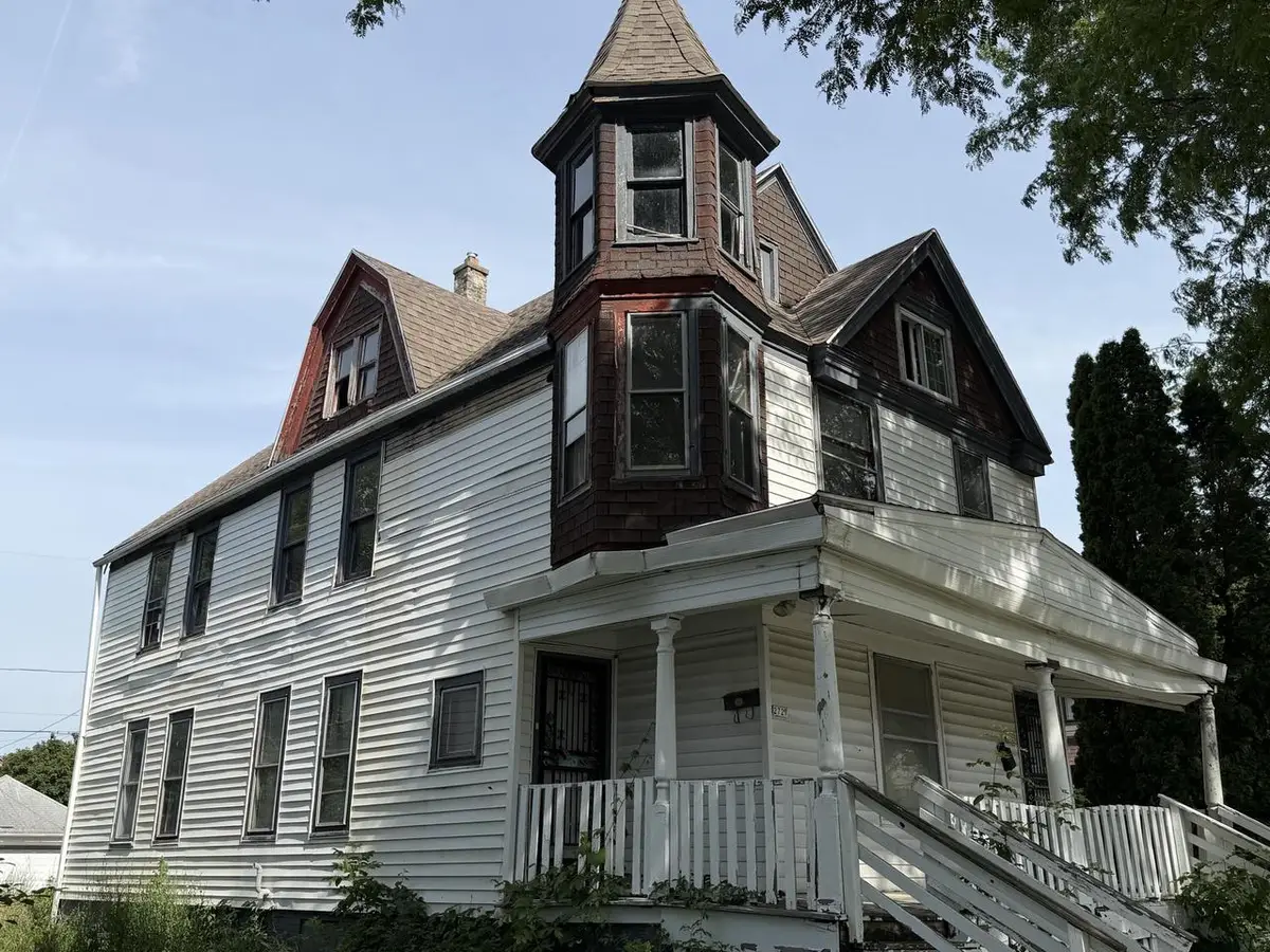 2727 N 24th PLACE, Milwaukee, WI 53206 - #1
